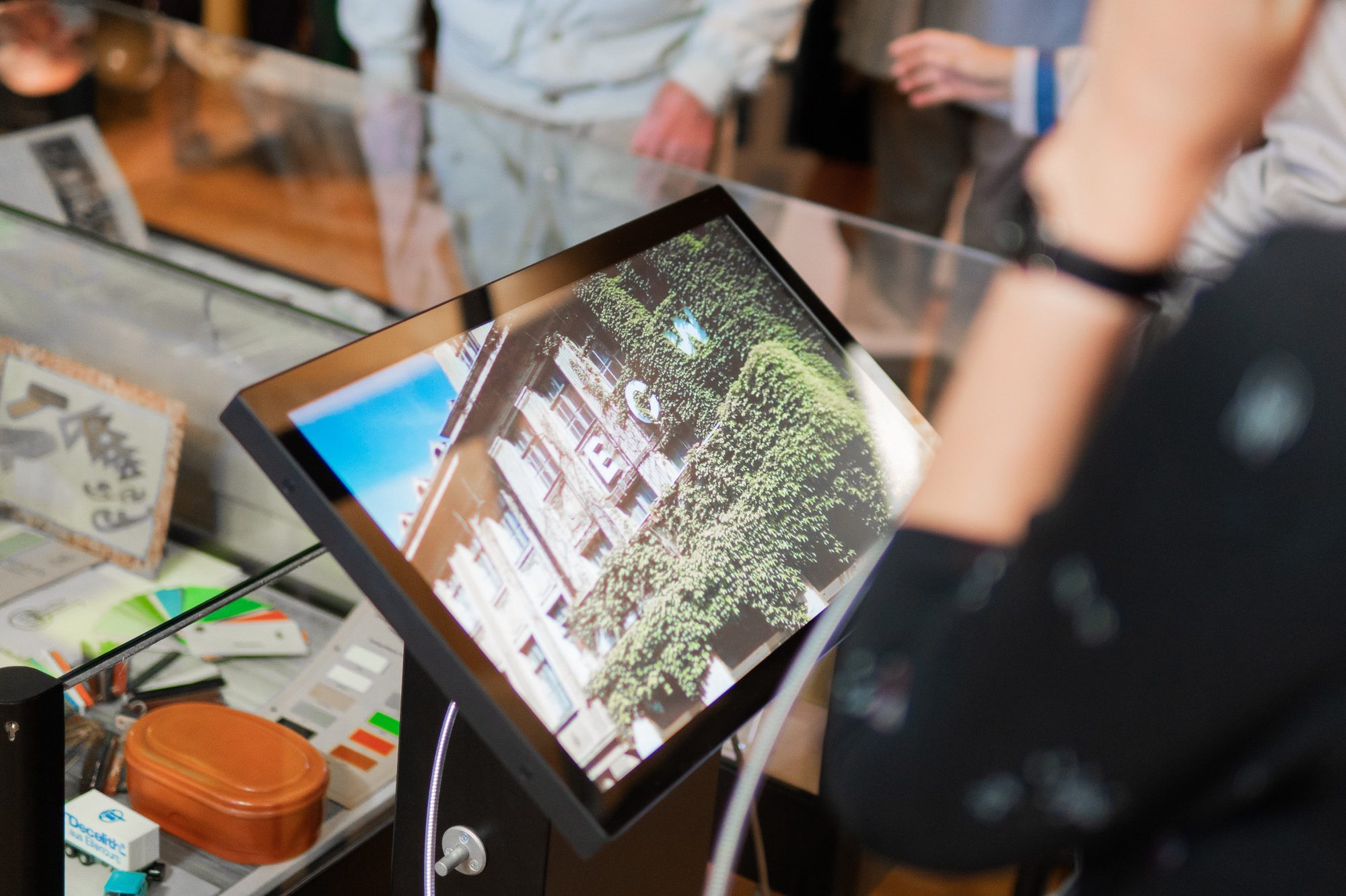 Medienstation mit dem Erklärfilm in der Ausstellung