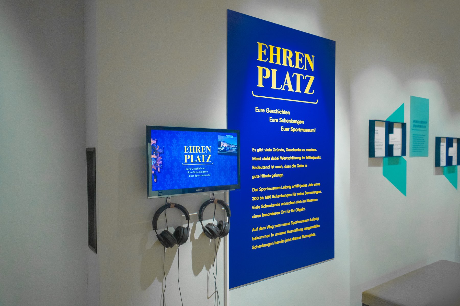 Medienstation mit dem Erklärfilm in der finalen Ausstellung